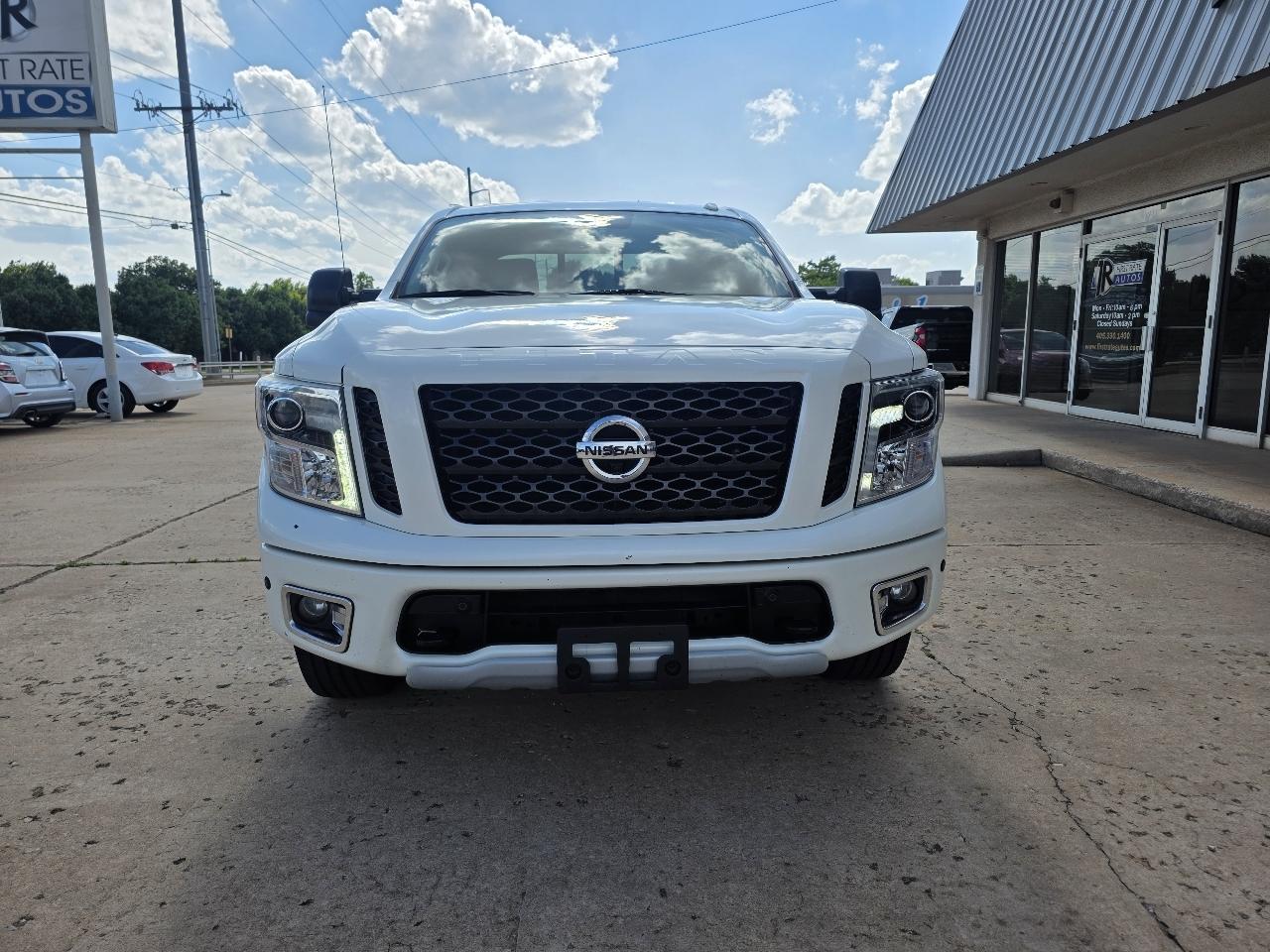 Nissan Titan 4x4 Crew Cab PRO-4X 2019