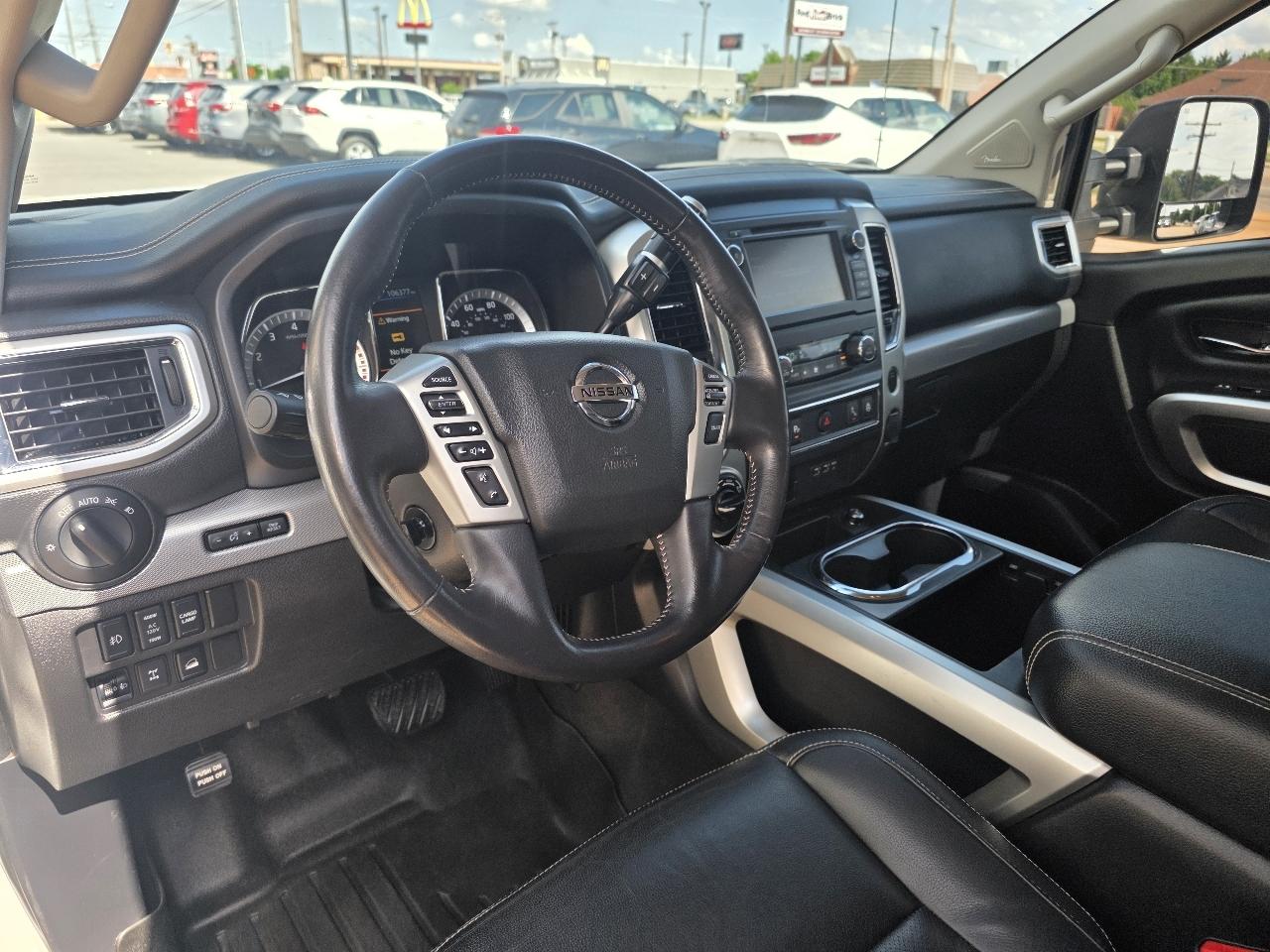 Nissan Titan 4x4 Crew Cab PRO-4X 2019