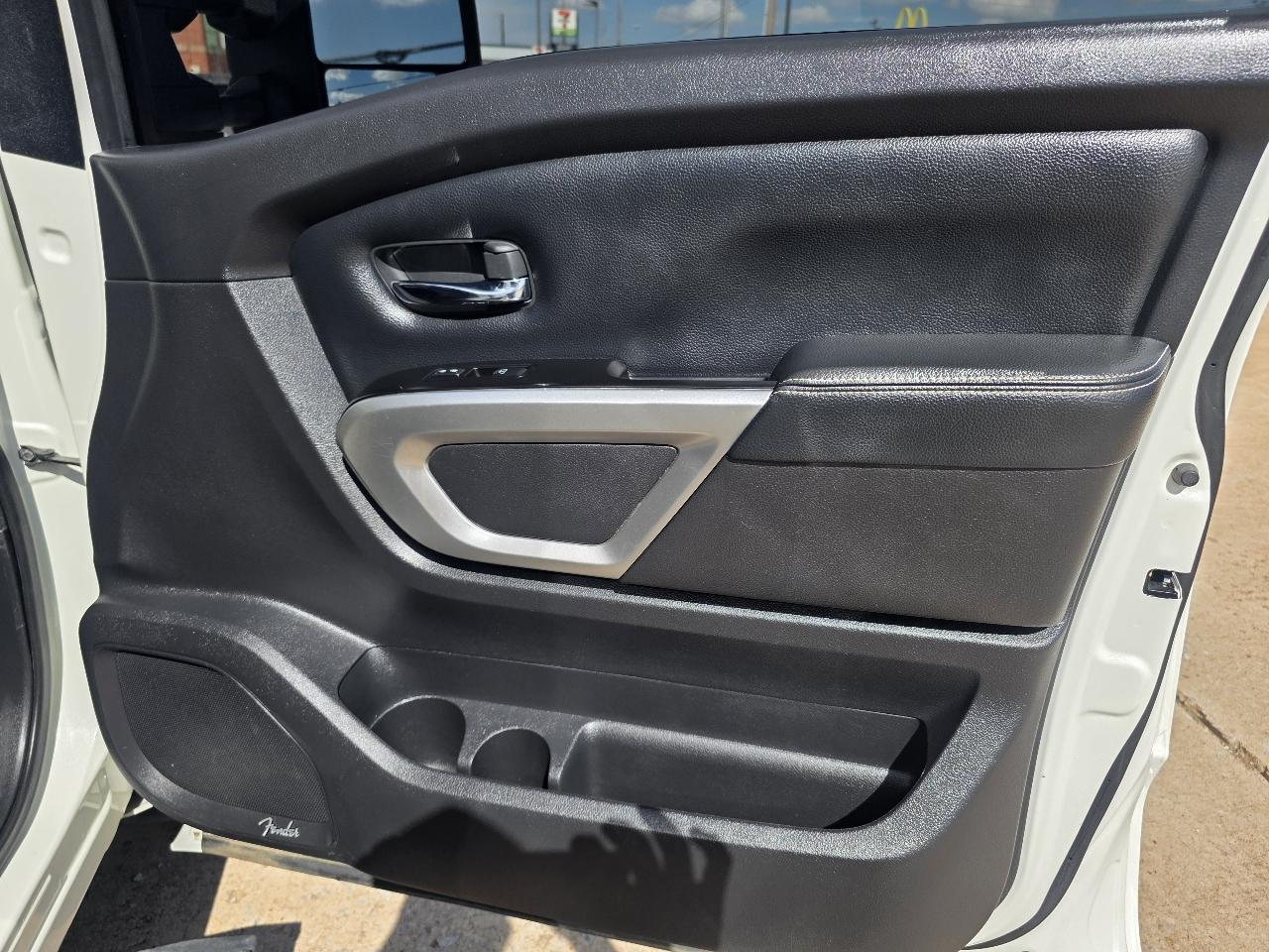 Nissan Titan 4x4 Crew Cab PRO-4X 2019