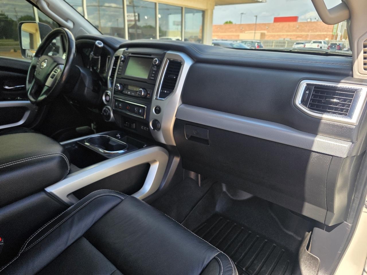 Nissan Titan 4x4 Crew Cab PRO-4X 2019