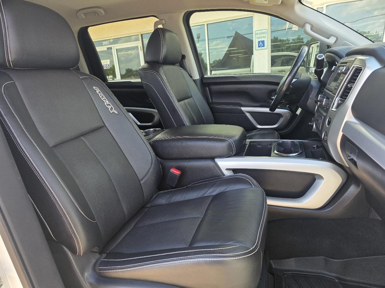 Nissan Titan 4x4 Crew Cab PRO-4X 2019