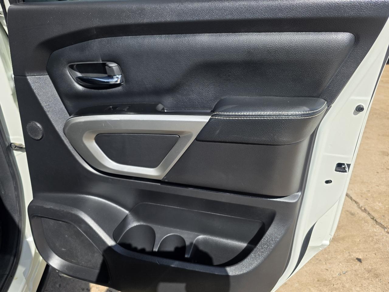 Nissan Titan 4x4 Crew Cab PRO-4X 2019