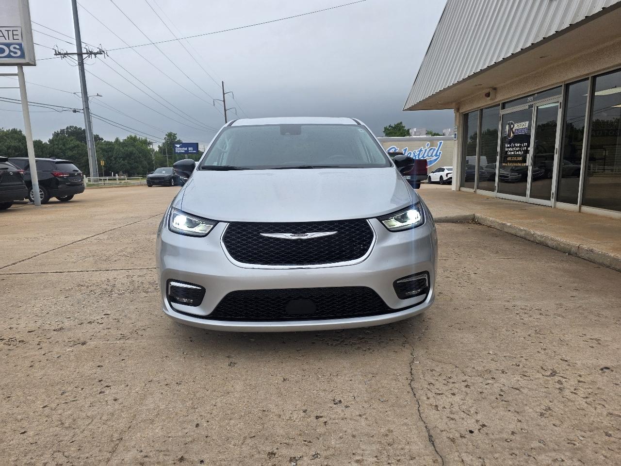 Chrysler Pacifica Touring L FWD 2024