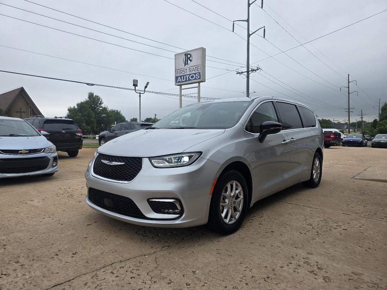 Chrysler Pacifica Touring L FWD 2024