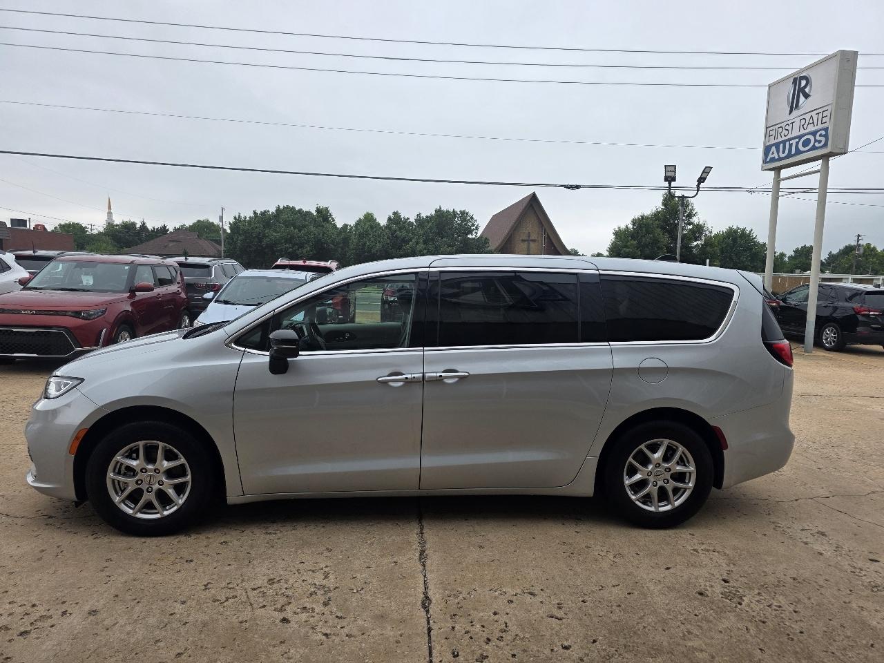 Chrysler Pacifica Touring L FWD 2024