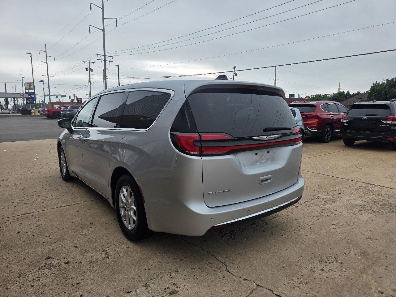 Chrysler Pacifica Touring L FWD 2024