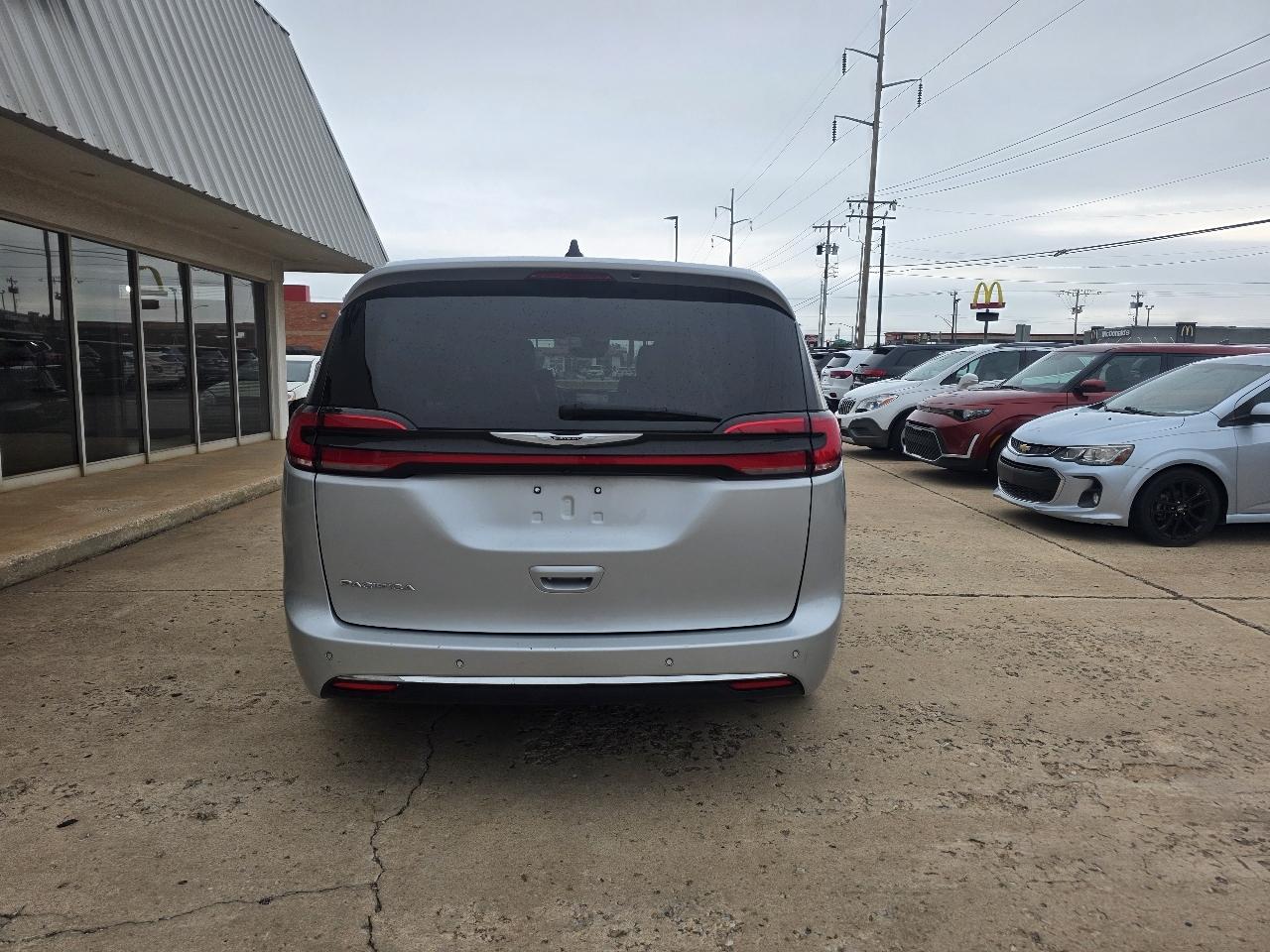 Chrysler Pacifica Touring L FWD 2024