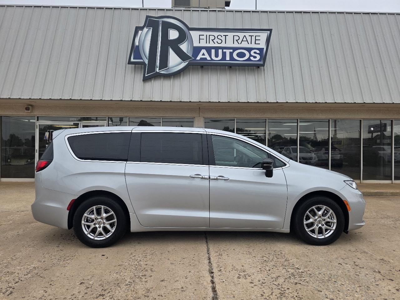 Chrysler Pacifica Touring L FWD 2024