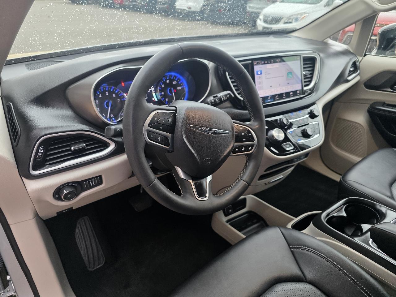 Chrysler Pacifica Touring L FWD 2024