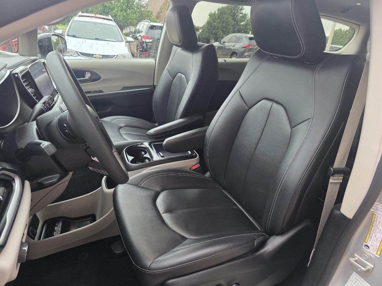 Chrysler Pacifica Touring L FWD 2024