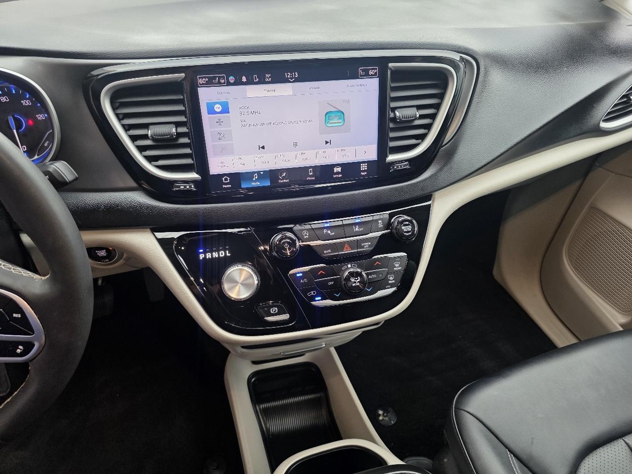 Chrysler Pacifica Touring L FWD 2024