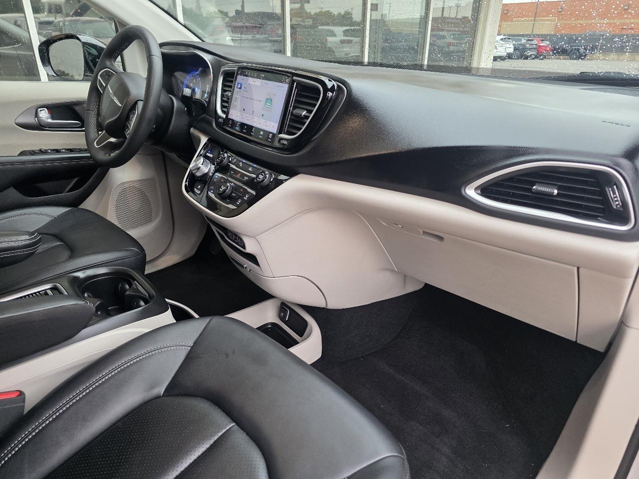 Chrysler Pacifica Touring L FWD 2024
