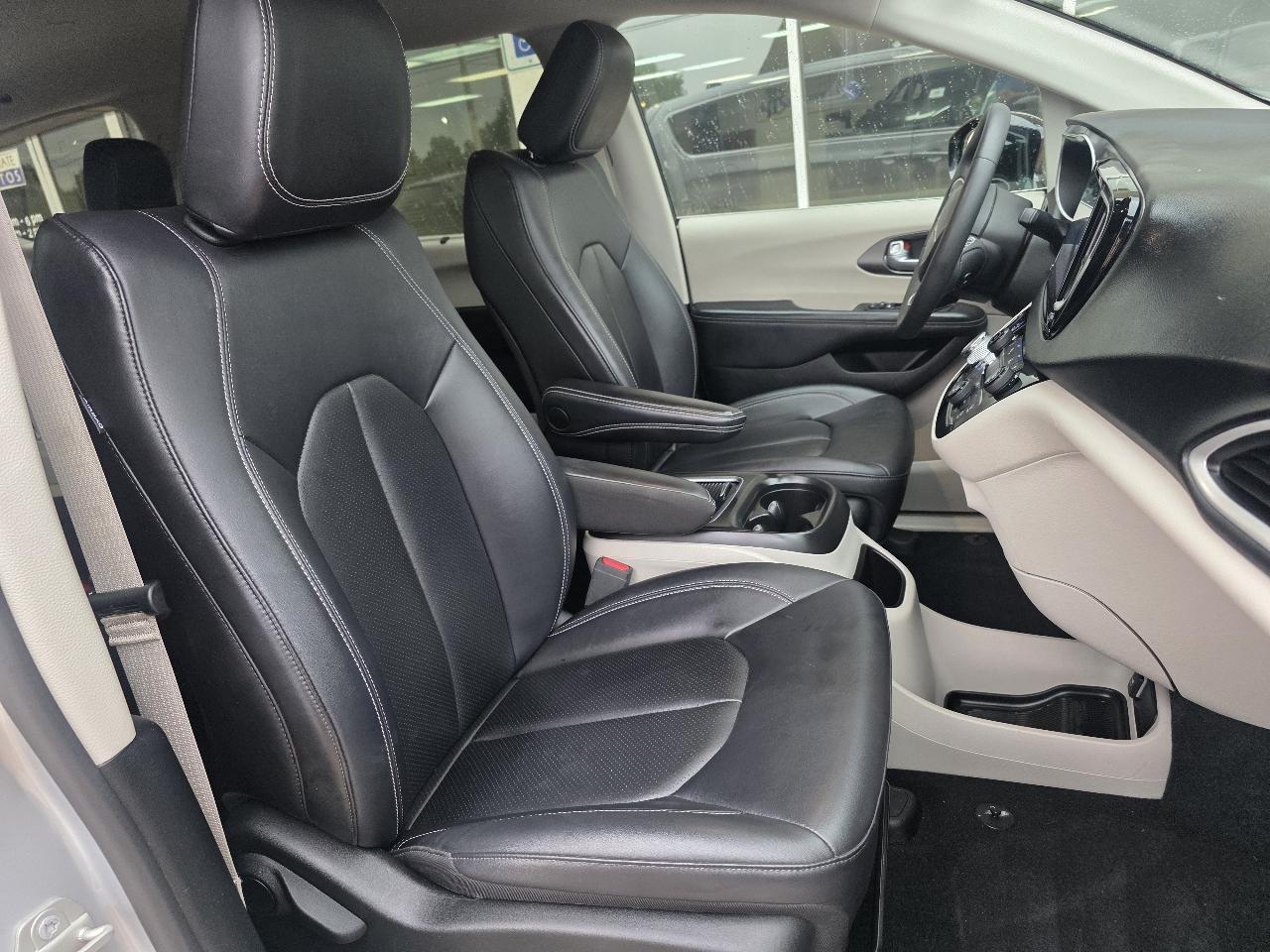 Chrysler Pacifica Touring L FWD 2024