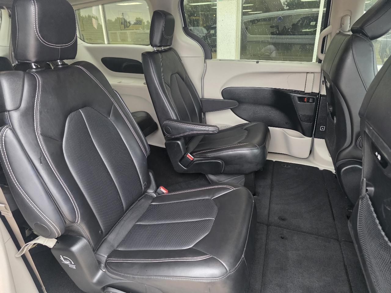 Chrysler Pacifica Touring L FWD 2024