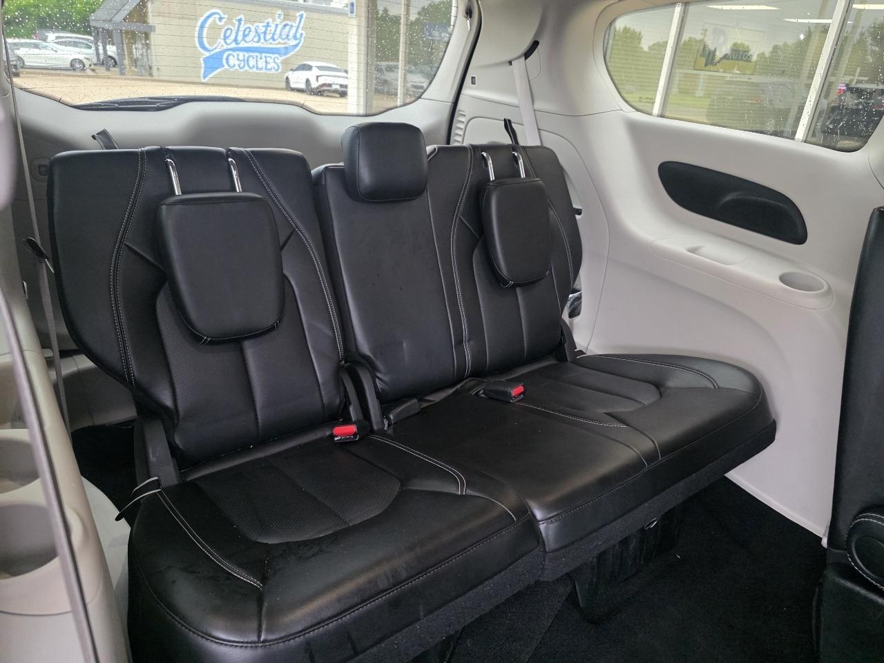 Chrysler Pacifica Touring L FWD 2024