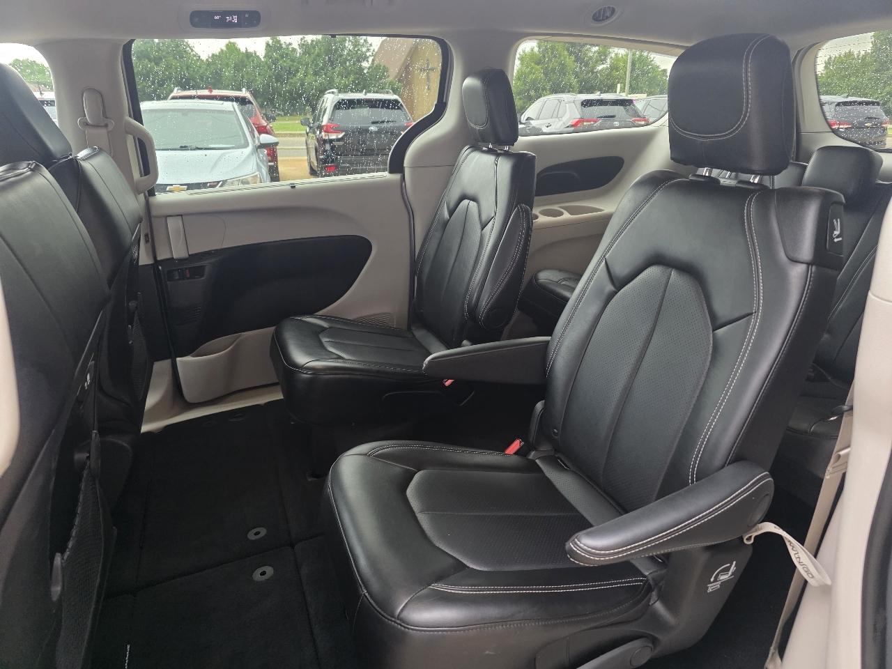 Chrysler Pacifica Touring L FWD 2024
