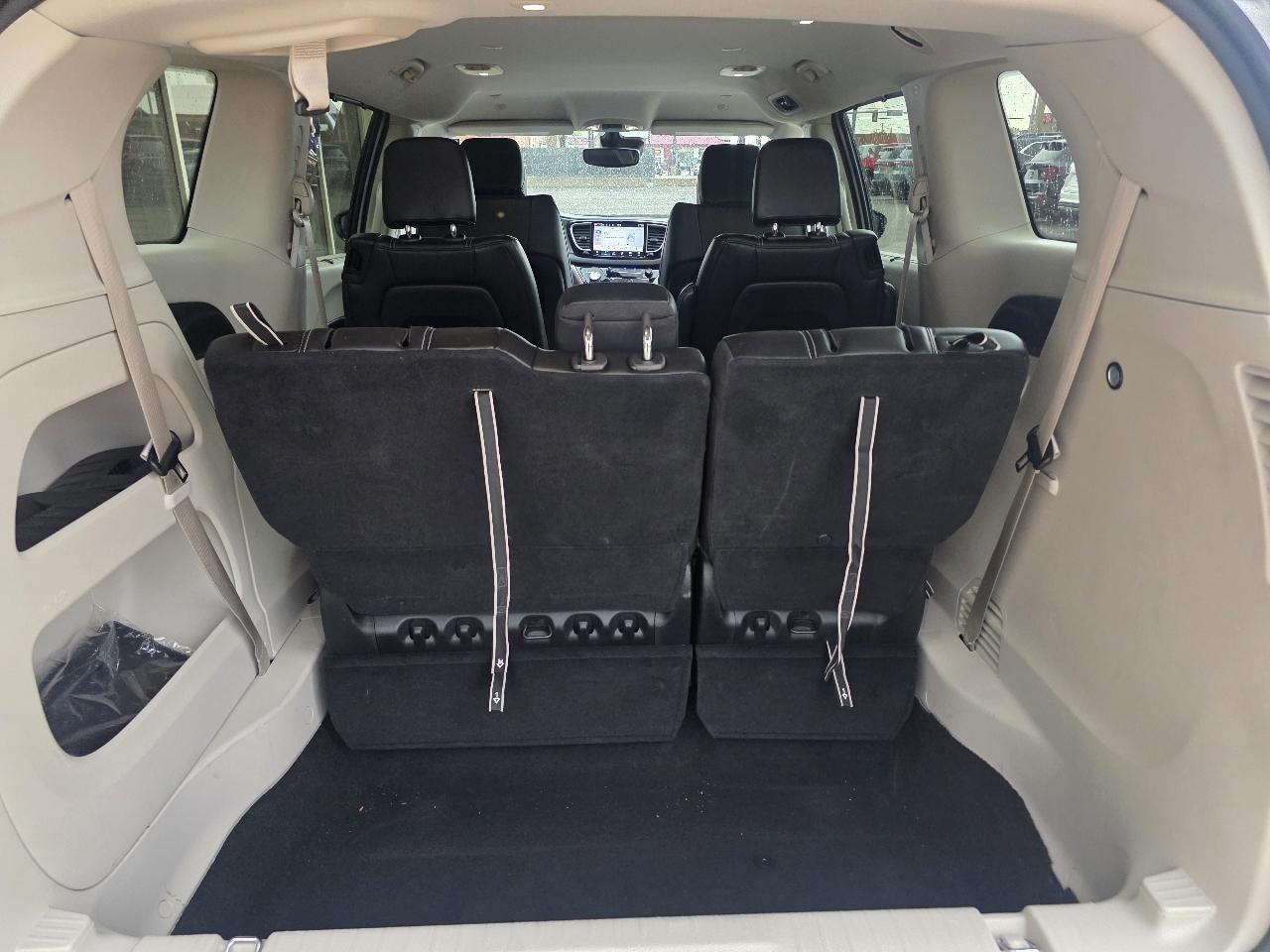 Chrysler Pacifica Touring L FWD 2024