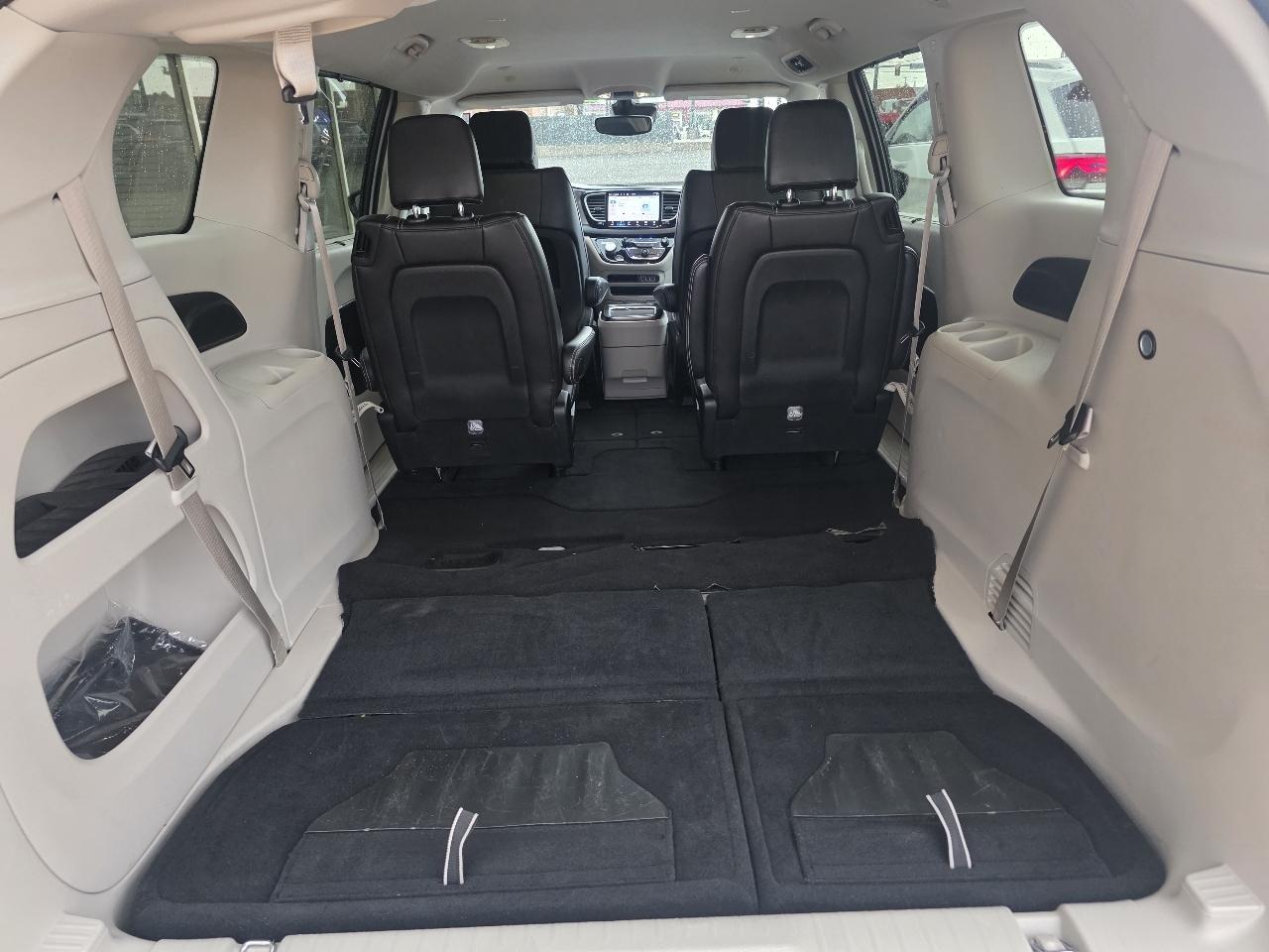 Chrysler Pacifica Touring L FWD 2024