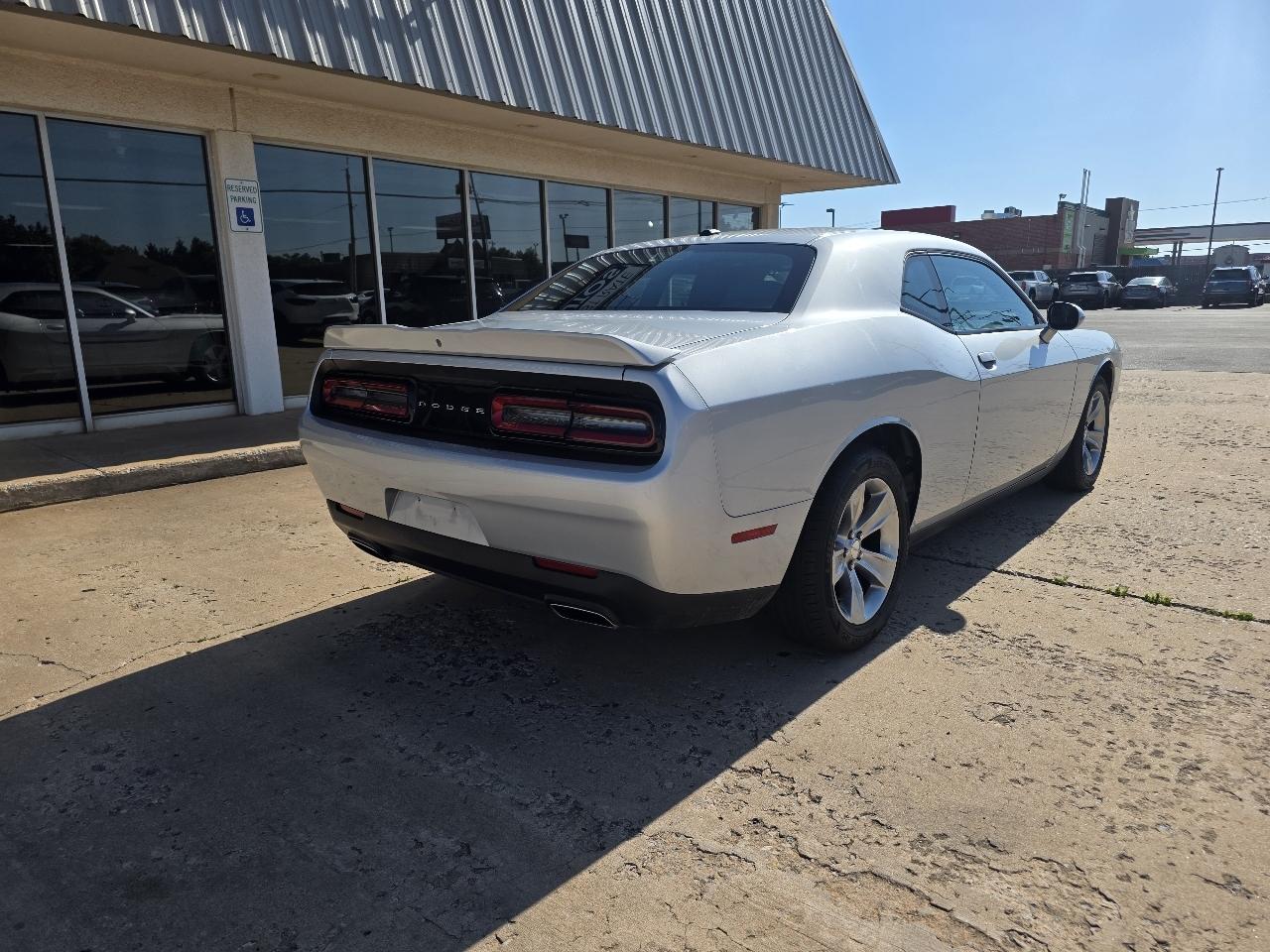 Dodge Challenger SXT RWD 2020