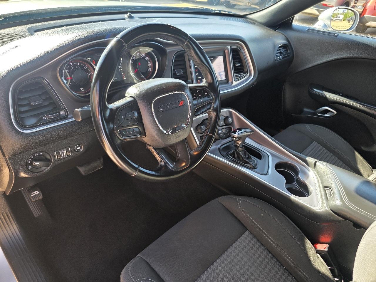 Dodge Challenger SXT RWD 2020