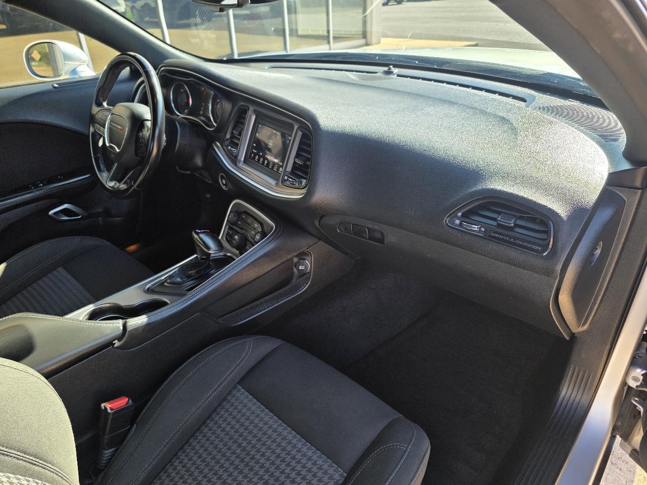 Dodge Challenger SXT RWD 2020
