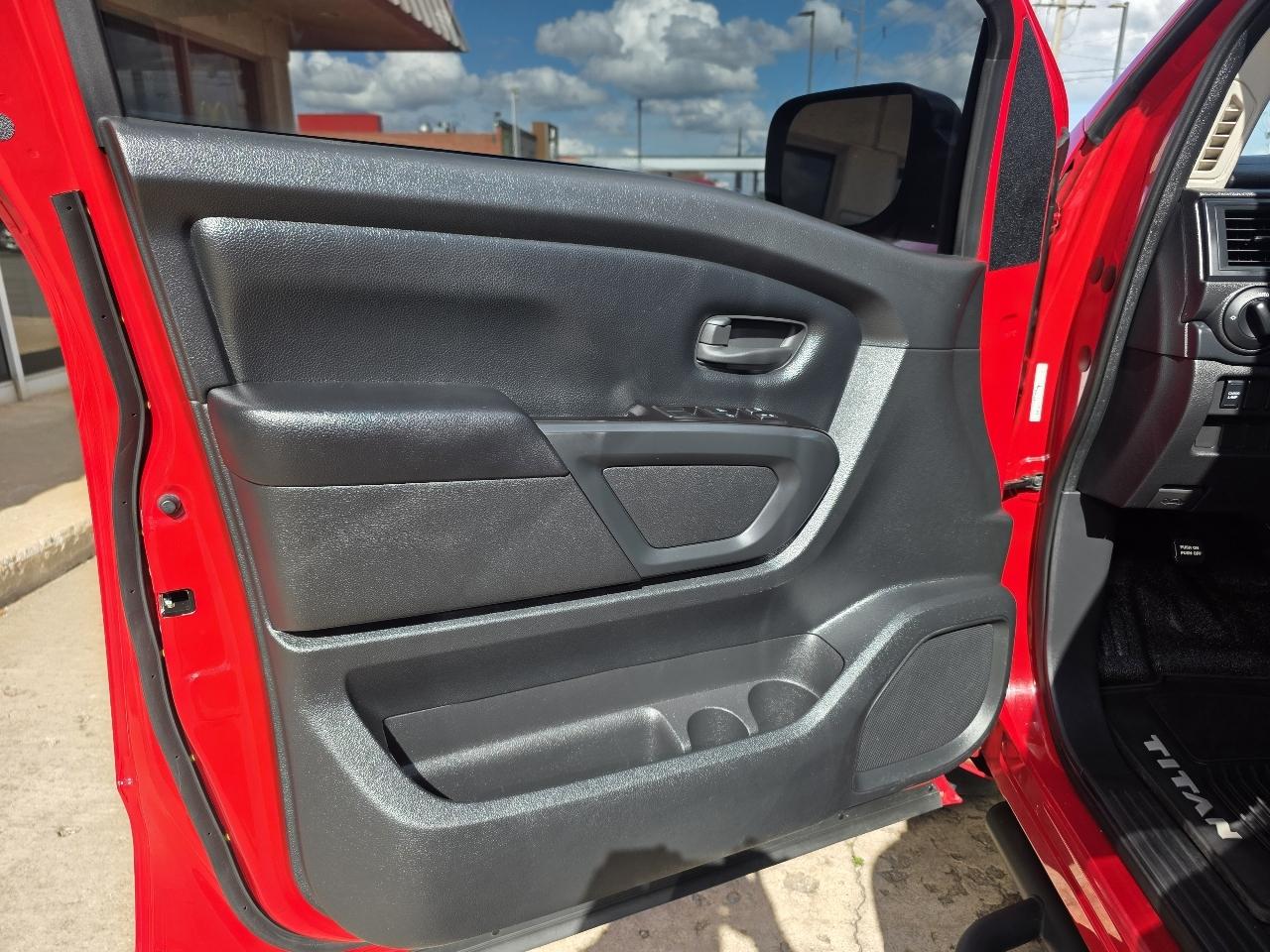 Nissan Titan 4x2 Crew Cab S 2020