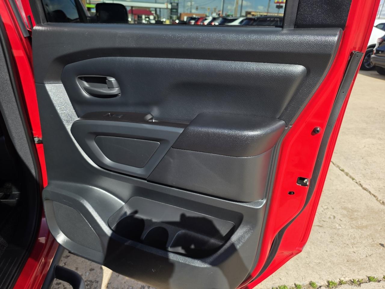 Nissan Titan 4x2 Crew Cab S 2020