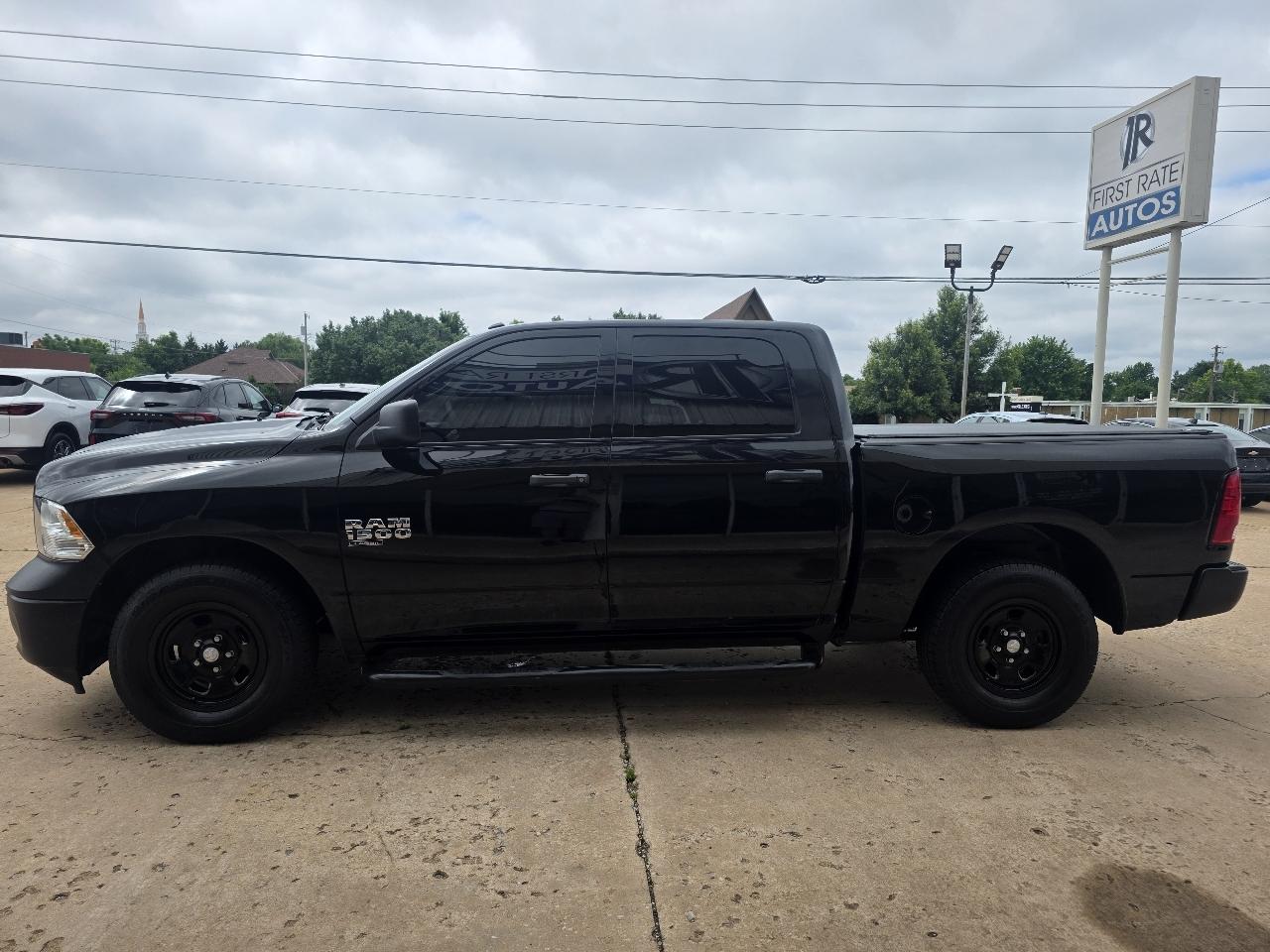 RAM 1500 Classic Tradesman 4x2 Crew Cab 5'7" Box 2022