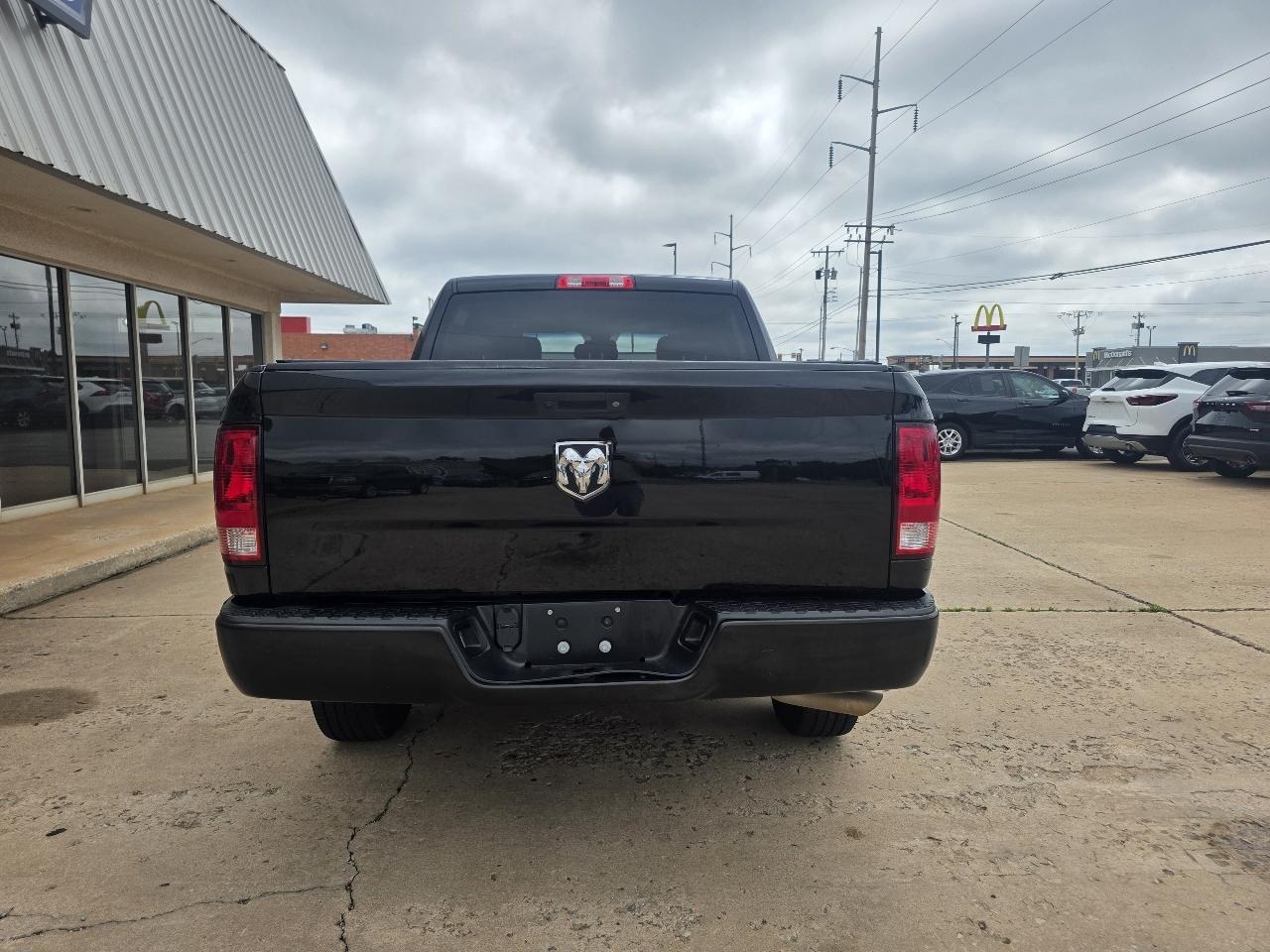RAM 1500 Classic Tradesman 4x2 Crew Cab 5'7" Box 2022