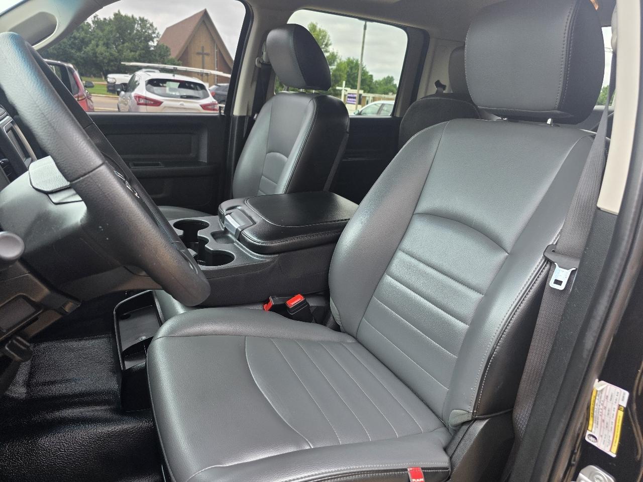 RAM 1500 Classic Tradesman 4x2 Crew Cab 5'7" Box 2022
