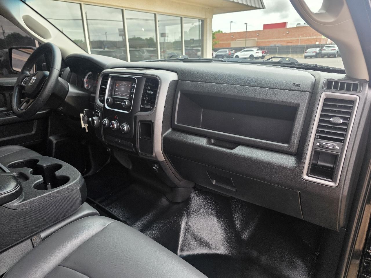 RAM 1500 Classic Tradesman 4x2 Crew Cab 5'7" Box 2022