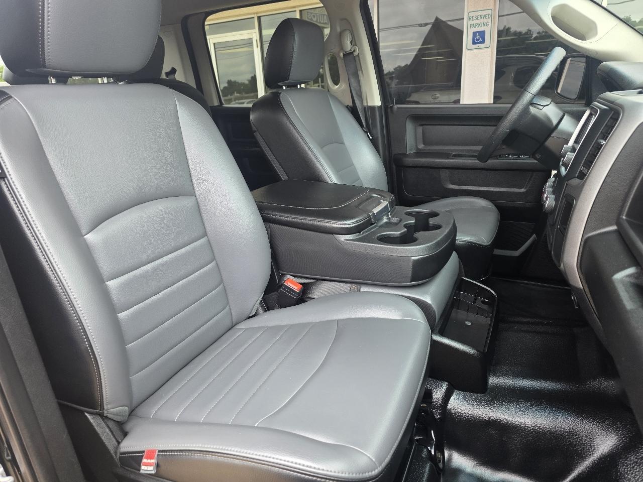 RAM 1500 Classic Tradesman 4x2 Crew Cab 5'7" Box 2022