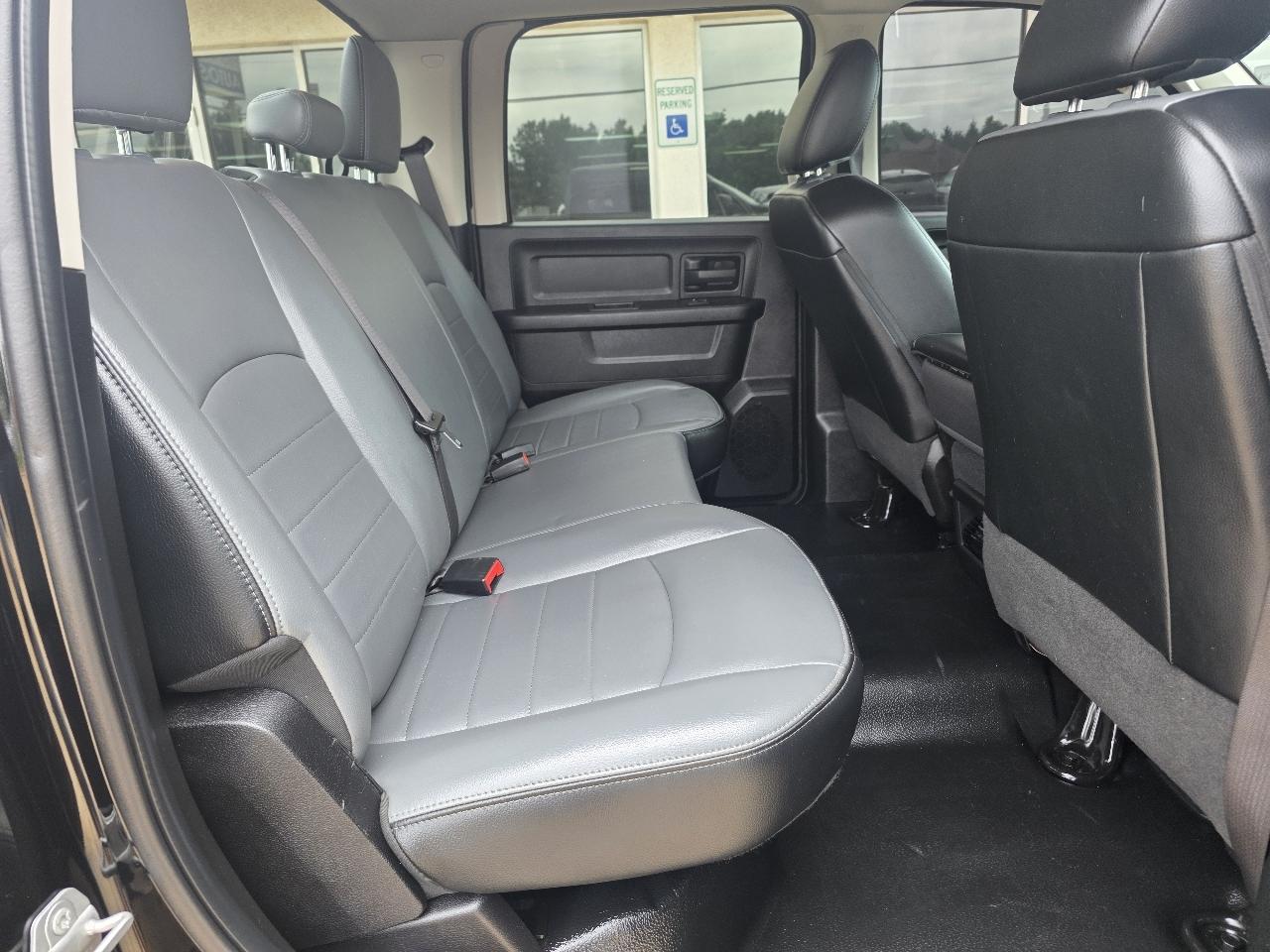 RAM 1500 Classic Tradesman 4x2 Crew Cab 5'7" Box 2022