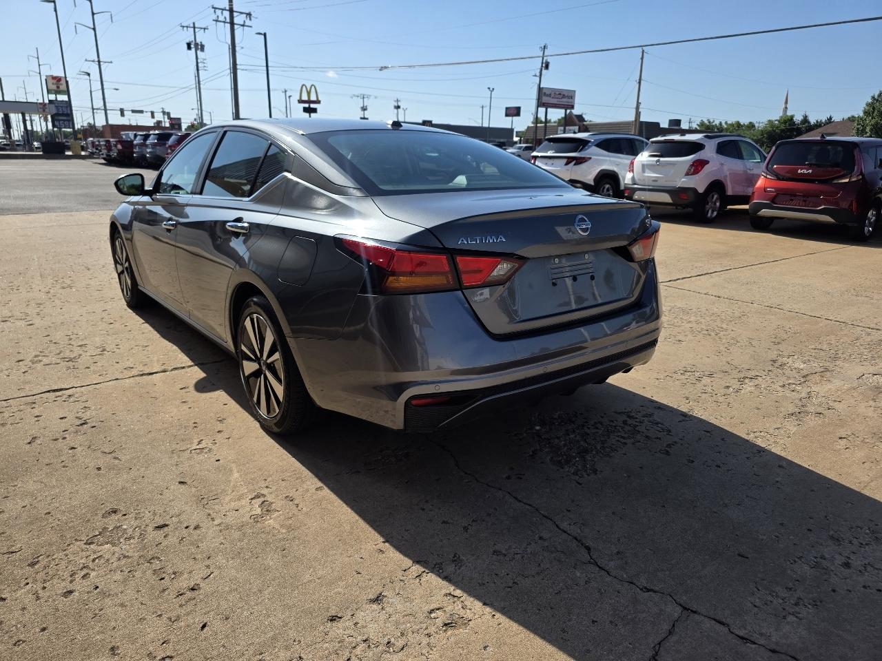 Nissan Altima 2.5 SV Sedan 2021