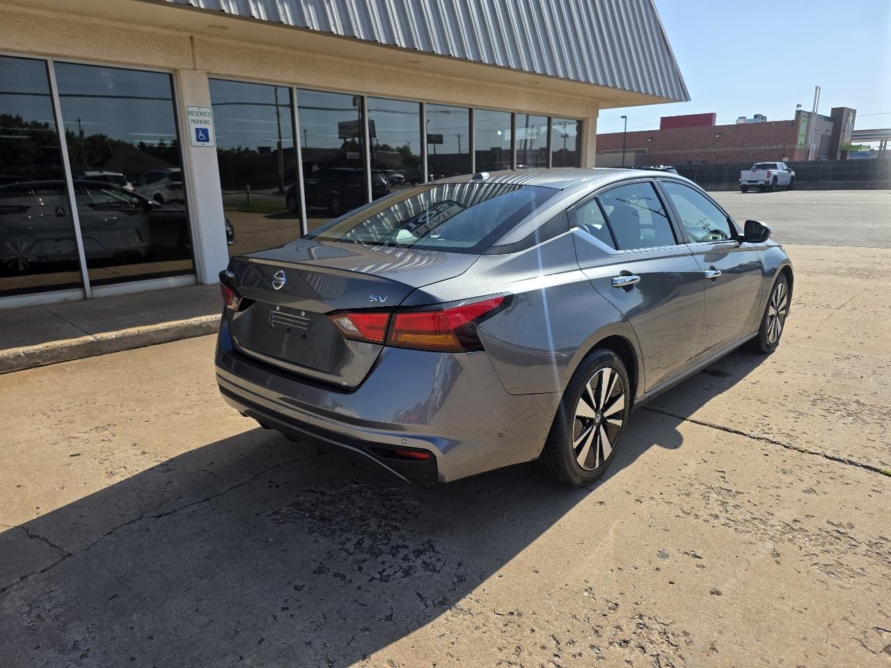 Nissan Altima 2.5 SV Sedan 2021