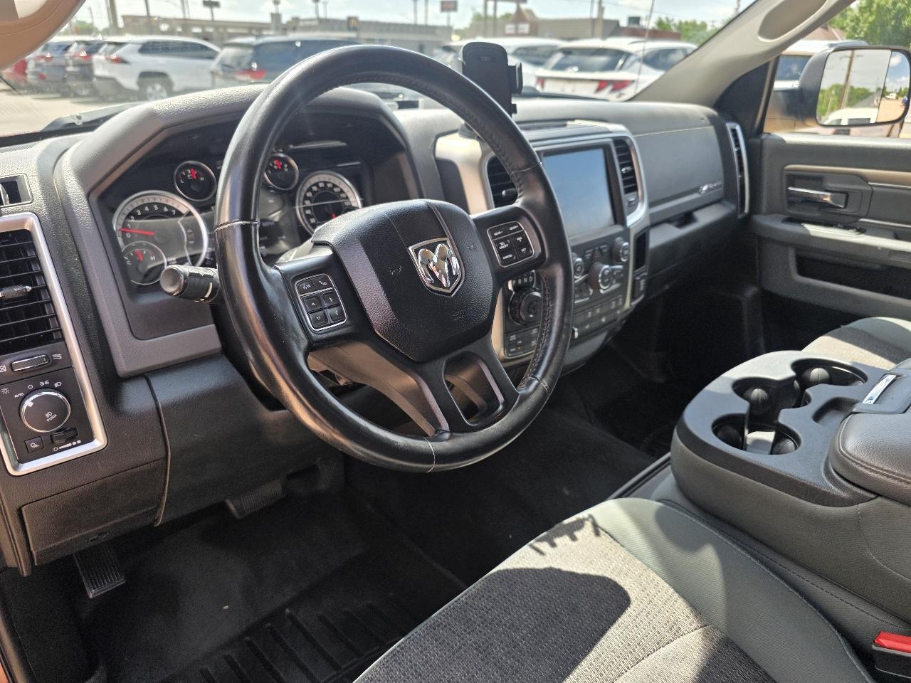 RAM 1500 Big Horn 4x4 Crew Cab 5'7" Box 2017