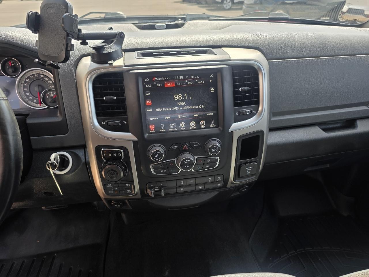 RAM 1500 Big Horn 4x4 Crew Cab 5'7" Box 2017