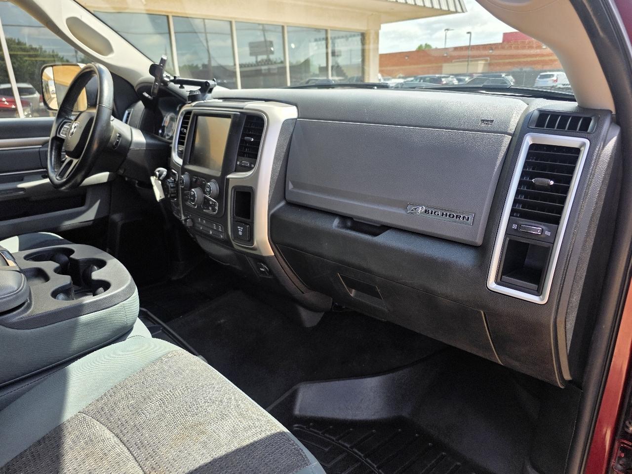 RAM 1500 Big Horn 4x4 Crew Cab 5'7" Box 2017