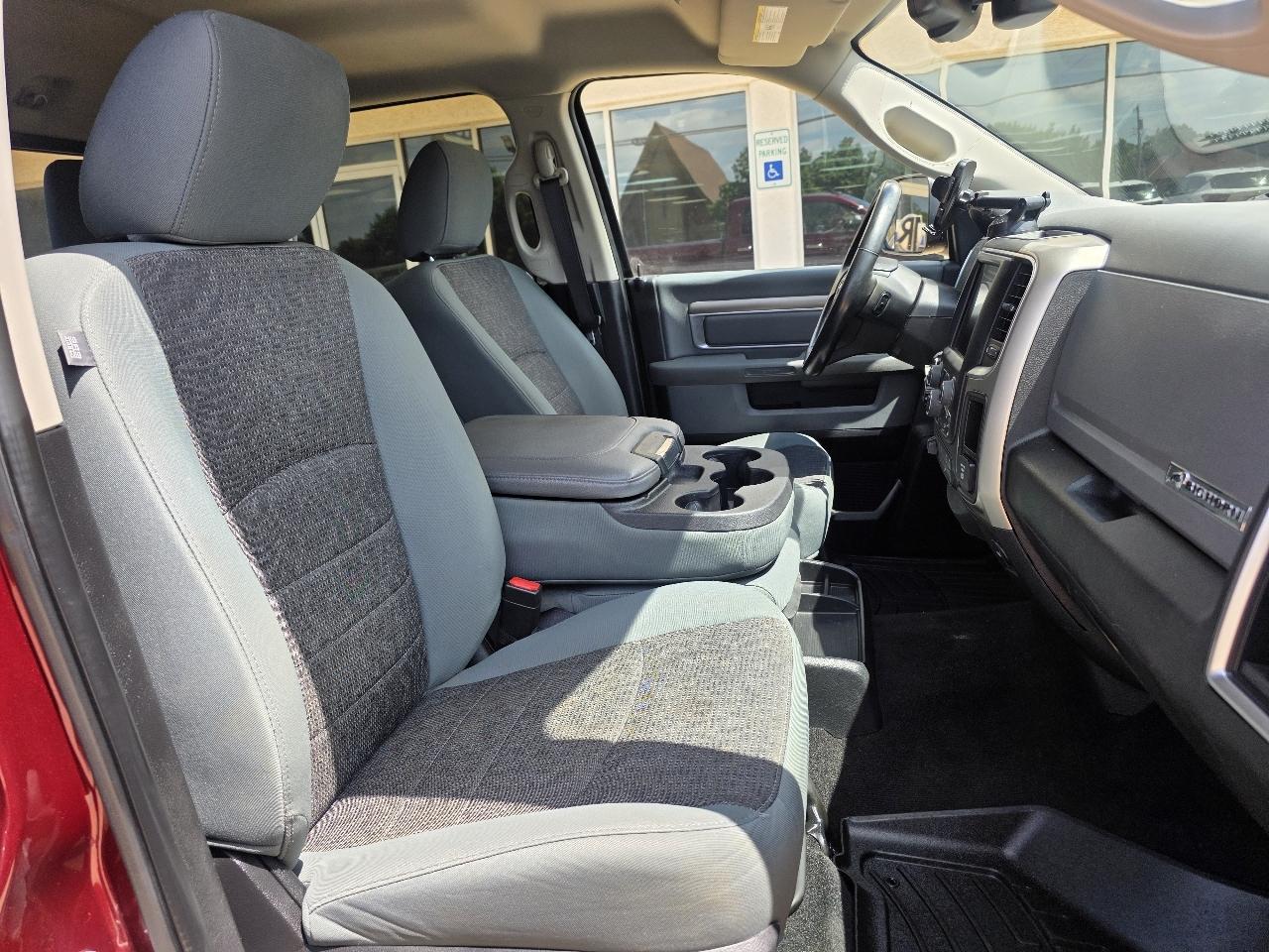 RAM 1500 Big Horn 4x4 Crew Cab 5'7" Box 2017