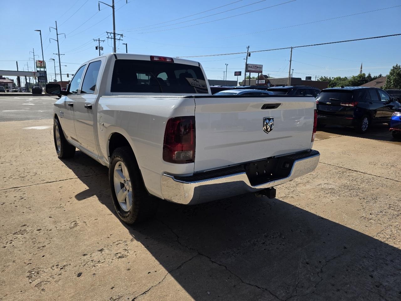 RAM 1500 Classic Tradesman 4x2 Crew Cab 5'7" Box 2022