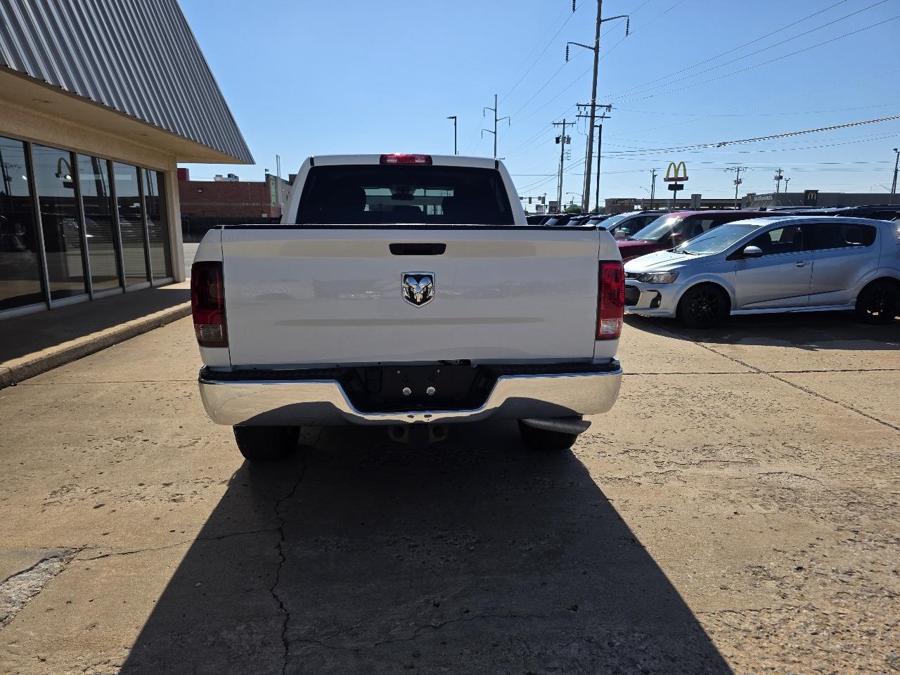 RAM 1500 Classic Tradesman 4x2 Crew Cab 5'7" Box 2022