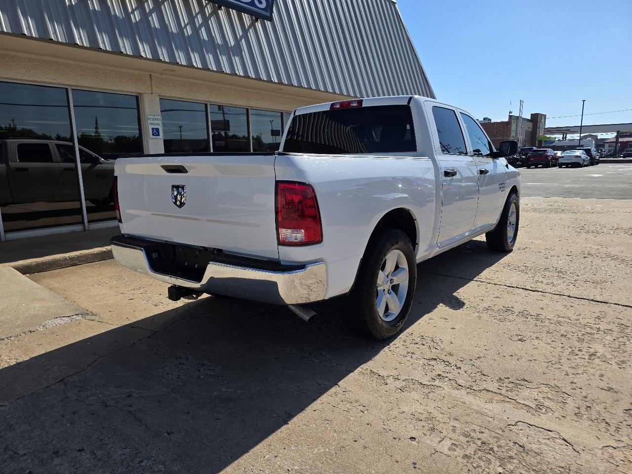RAM 1500 Classic Tradesman 4x2 Crew Cab 5'7" Box 2022
