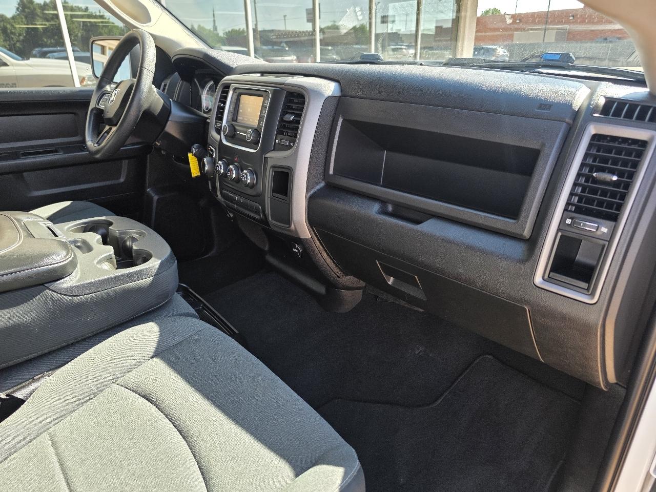 RAM 1500 Classic Tradesman 4x2 Crew Cab 5'7" Box 2022