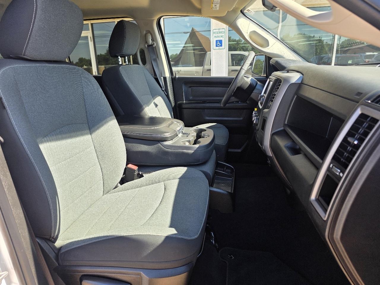 RAM 1500 Classic Tradesman 4x2 Crew Cab 5'7" Box 2022
