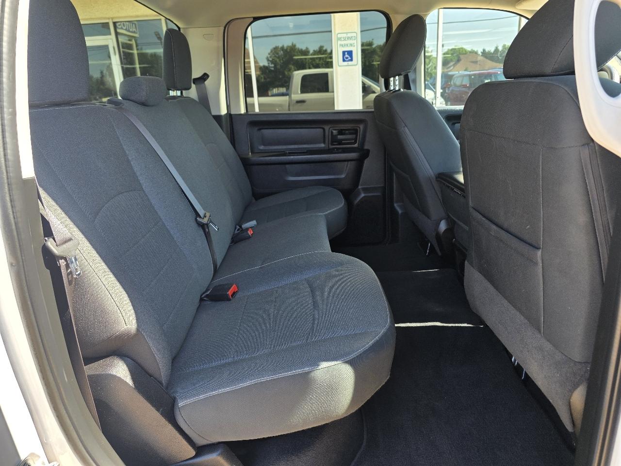 RAM 1500 Classic Tradesman 4x2 Crew Cab 5'7" Box 2022