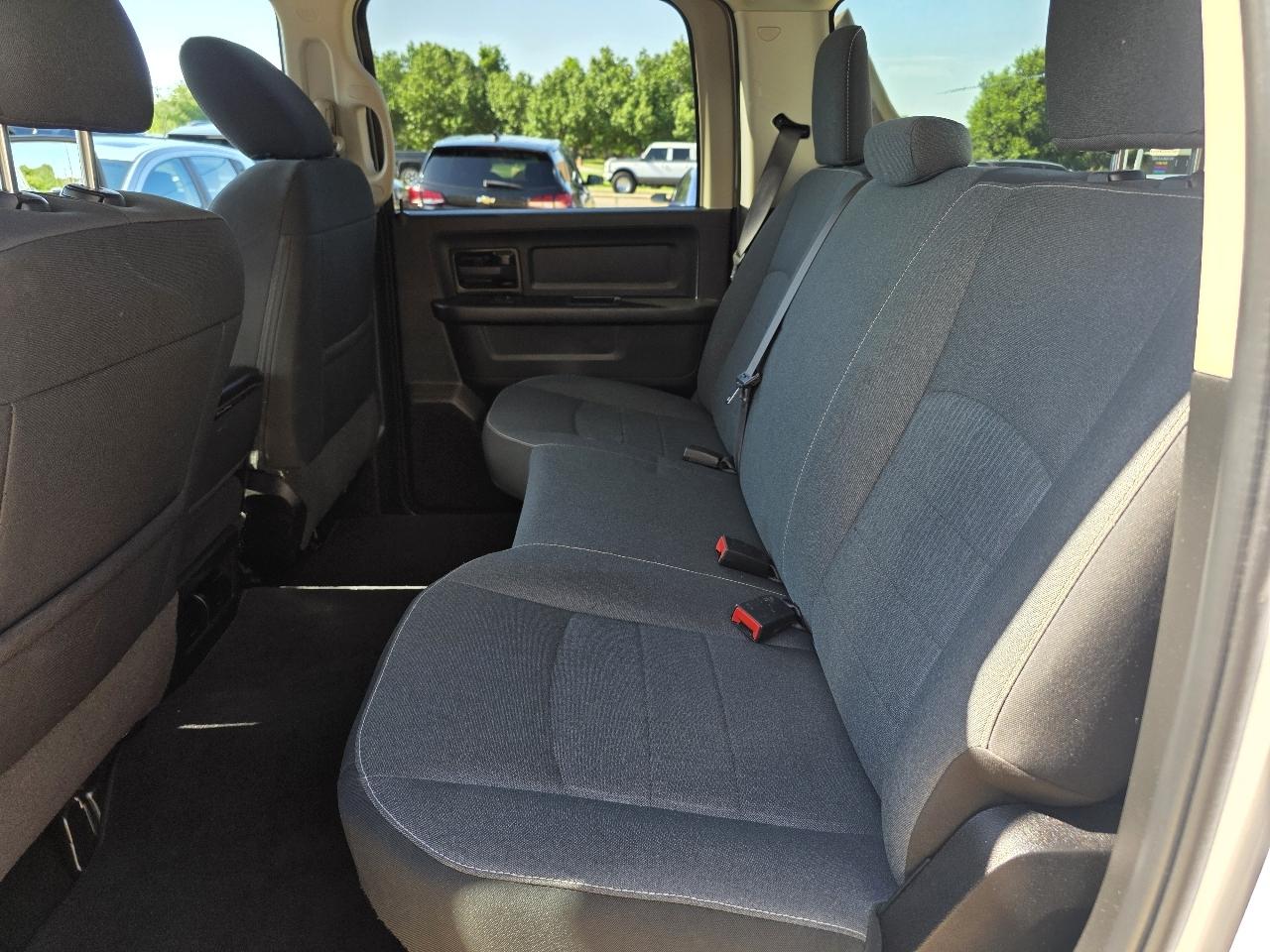 RAM 1500 Classic Tradesman 4x2 Crew Cab 5'7" Box 2022