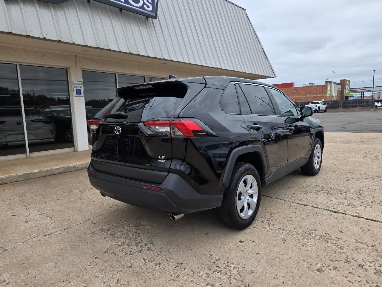 Toyota RAV4 LE AWD (Natl) 2025