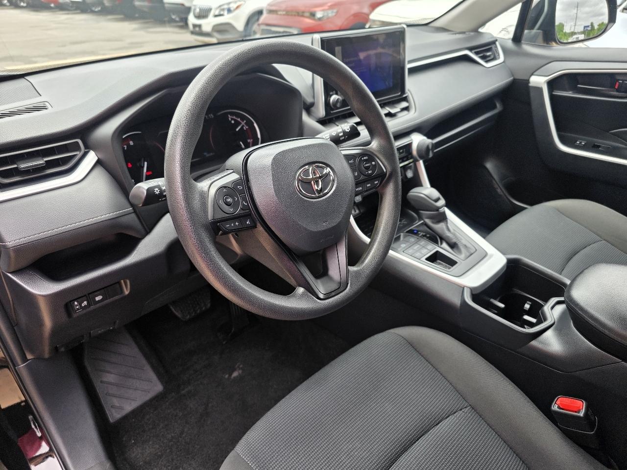Toyota RAV4 LE AWD (Natl) 2025