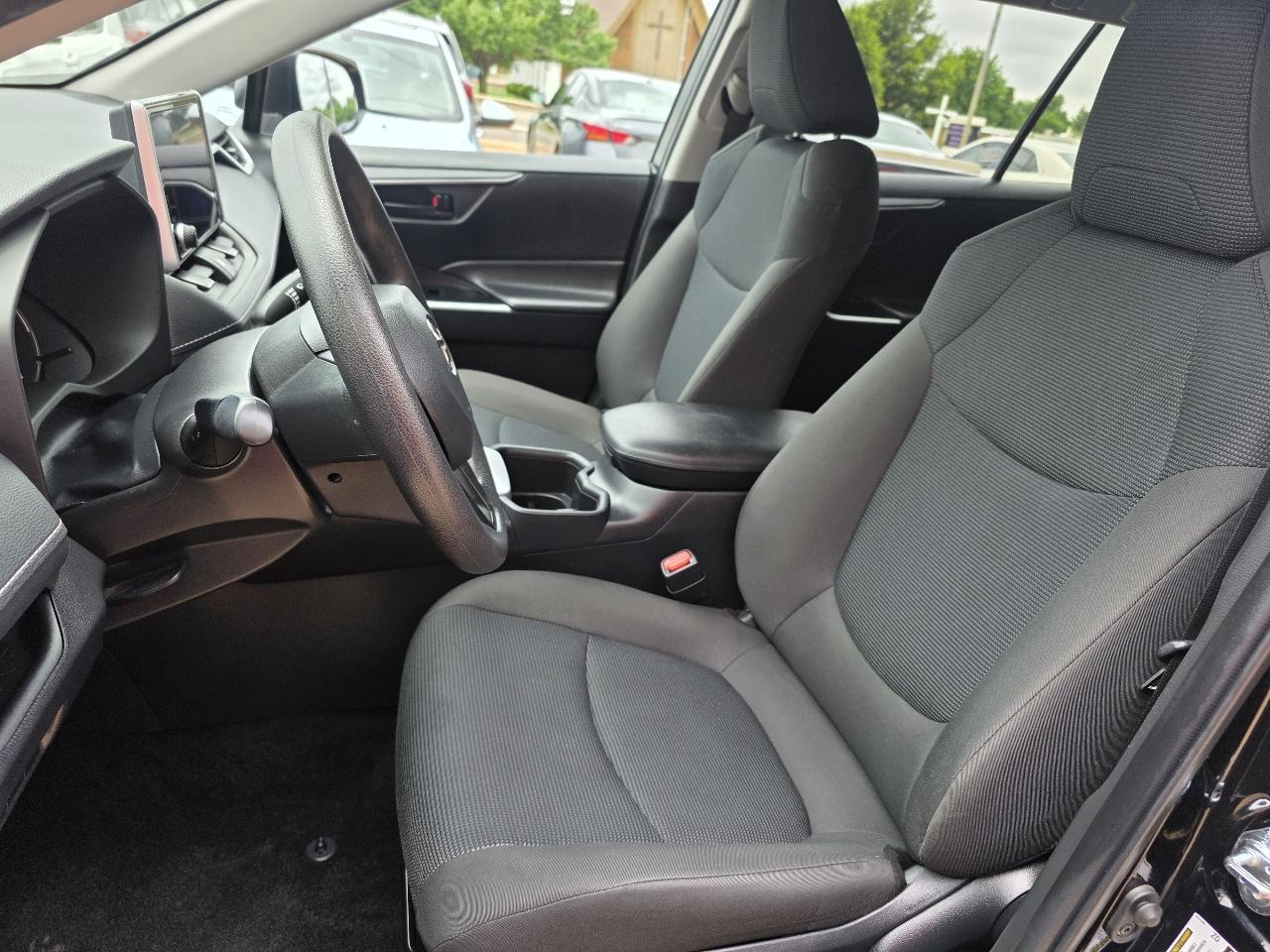 Toyota RAV4 LE AWD (Natl) 2025