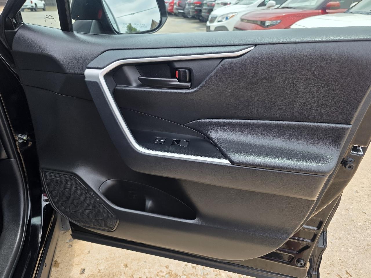 Toyota RAV4 LE AWD (Natl) 2025